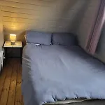 Glamping Pod With Wood Fired Hot Tub * Gristhorpe