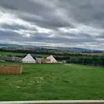 Glamping Pod With Wood Fired Hot Tub