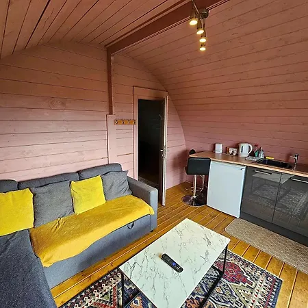 Glamping Pod With Wood Fired Hot Tub Kemping Gristhorpe