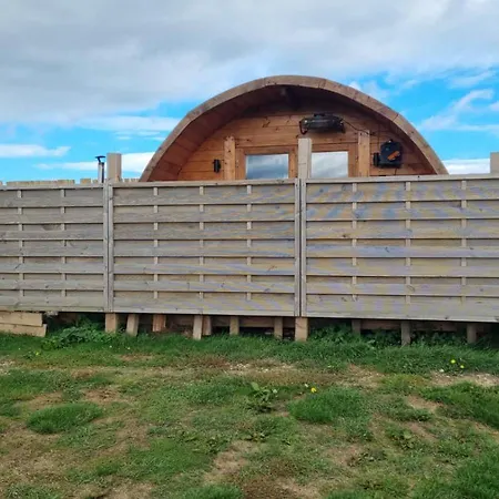 Glamping Pod With Wood Fired Hot Tub אתר קמפינג