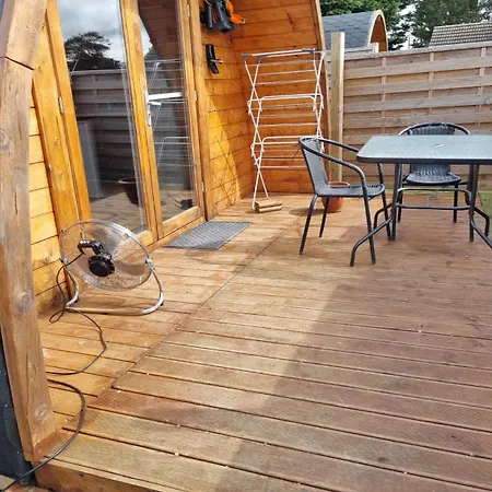 אתר קמפינג Glamping Pod With Wood Fired Hot Tub *