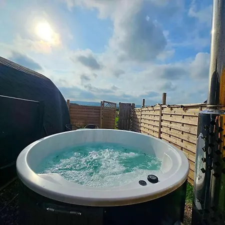 Glamping Pod With Wood Fired Hot Tub Kemping
