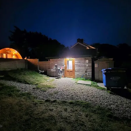 Glamping Pod With Wood Fired Hot Tub * Gristhorpe
