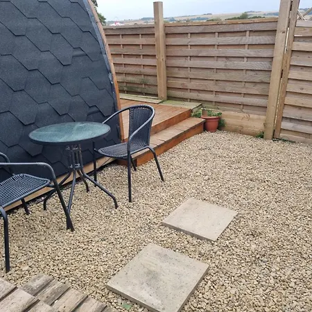 Glamping Pod With Wood Fired Hot Tub אתר קמפינג