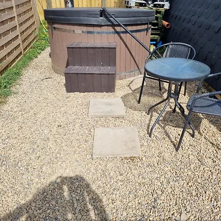 Glamping Pod With Wood Fired Hot Tub