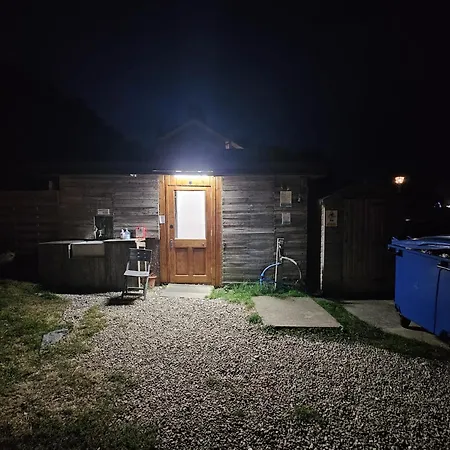Glamping Pod With Wood Fired Hot Tub אתר קמפינג