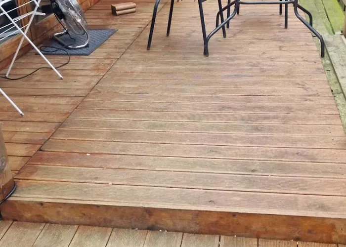 Glamping Pod With Wood Fired Hot Tub Gristhorpe