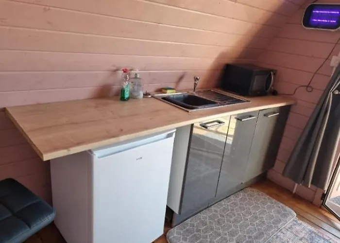 Glamping Pod With Wood Fired Hot Tub אתר קמפינג